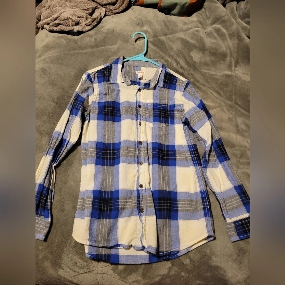 Long sleeve‎ button up